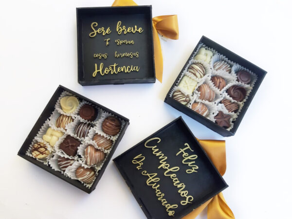 Caja de Madera con 12 Chocolates - Imagen 2
